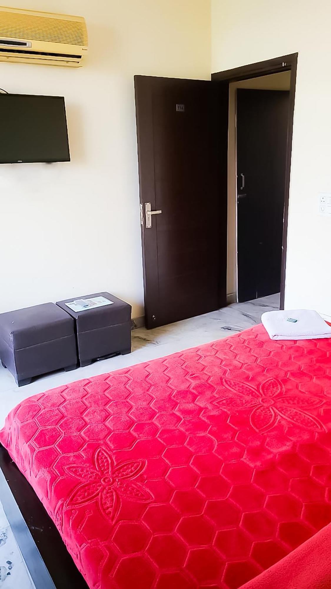 Deluxe Room In Cr Park New Delhi Bagian luar foto